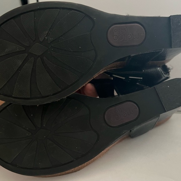 These are black wedges very comfortable like very comfortable. - Picture 4 of 4